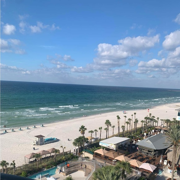 Meet your Posher, Jennifer - Picture 2 of 11